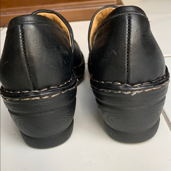 Softspots Women’s Leather Shoes - Picture 4 of 7